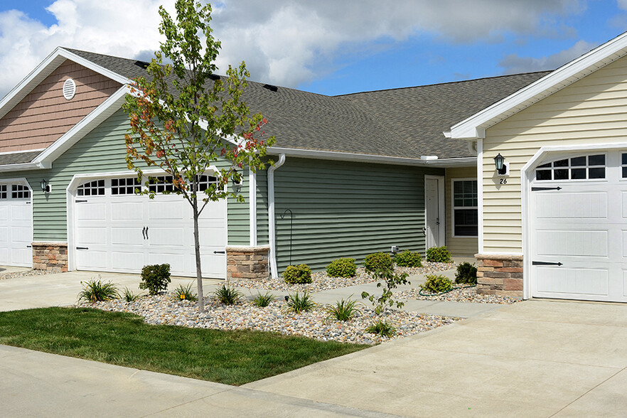 Attached Two-Car Garages in Neighborhood Setting - Redwood Perrysburg Woodmont Drive