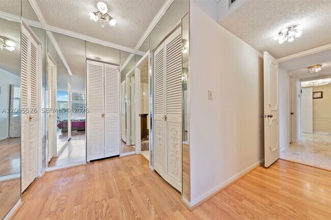 Building Photo - 2751 S Ocean Dr