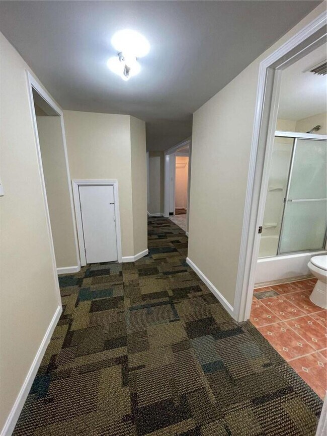 Building Photo - 2596 Woodland Dr NW