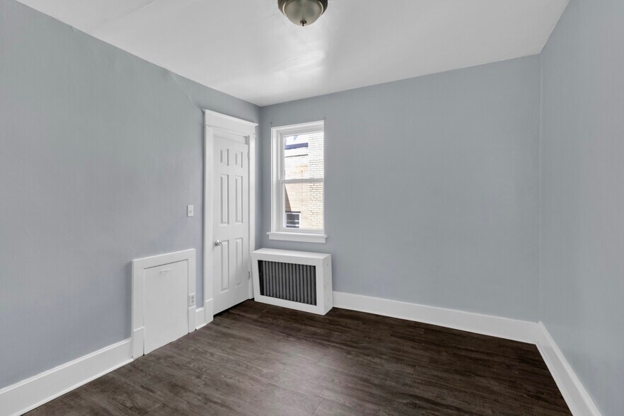 Building Photo - 2803 Main St