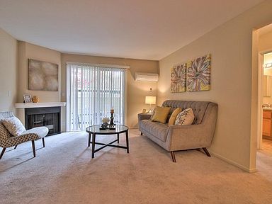 Building Photo - 2750 Somerset Park Cir