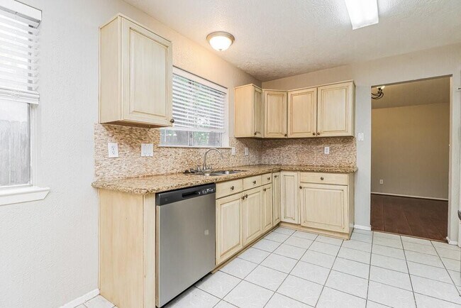 Building Photo - 9215 Grandview Park Dr