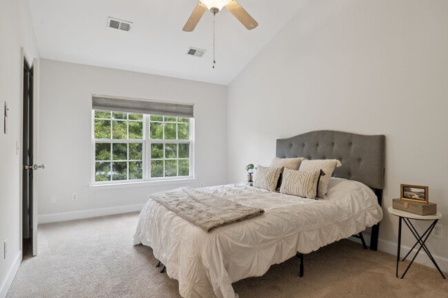 Building Photo - 7513 Lords Chapel Dr