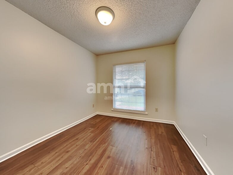 Building Photo - 8016 Queensferry Ln