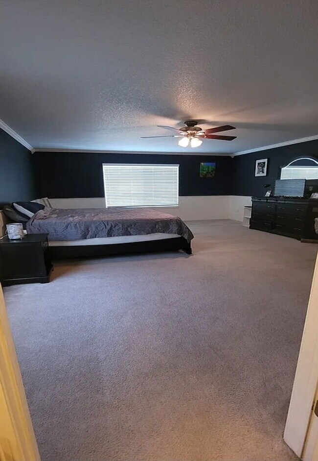 Building Photo - Spacious 3 Bed, 2.5 Bath home with Loft