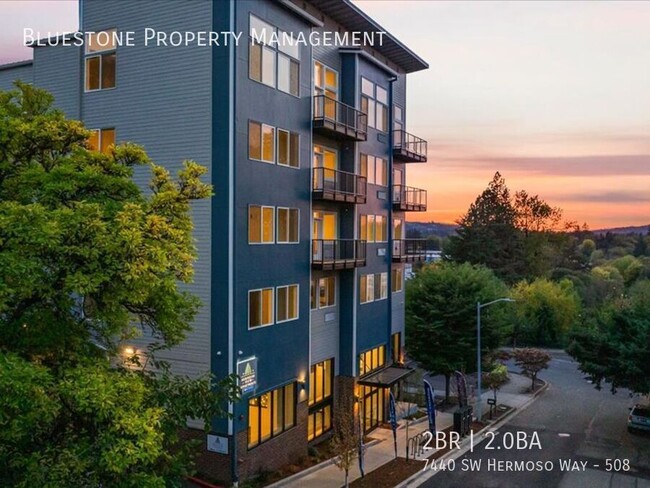 Building Photo - Top Floor - Move-in Ready