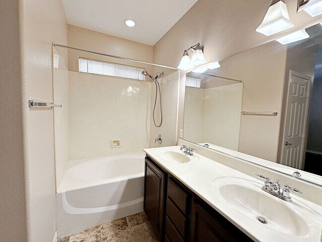Building Photo - 3 Primary Bedrooms + Loft in Mountain's Ed...