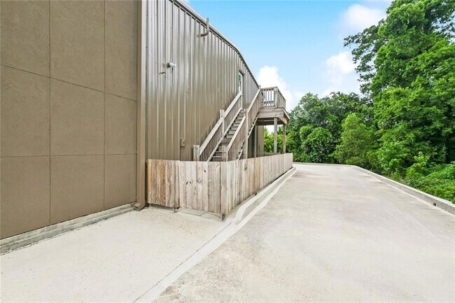 Building Photo - 1400 Woodland Hwy