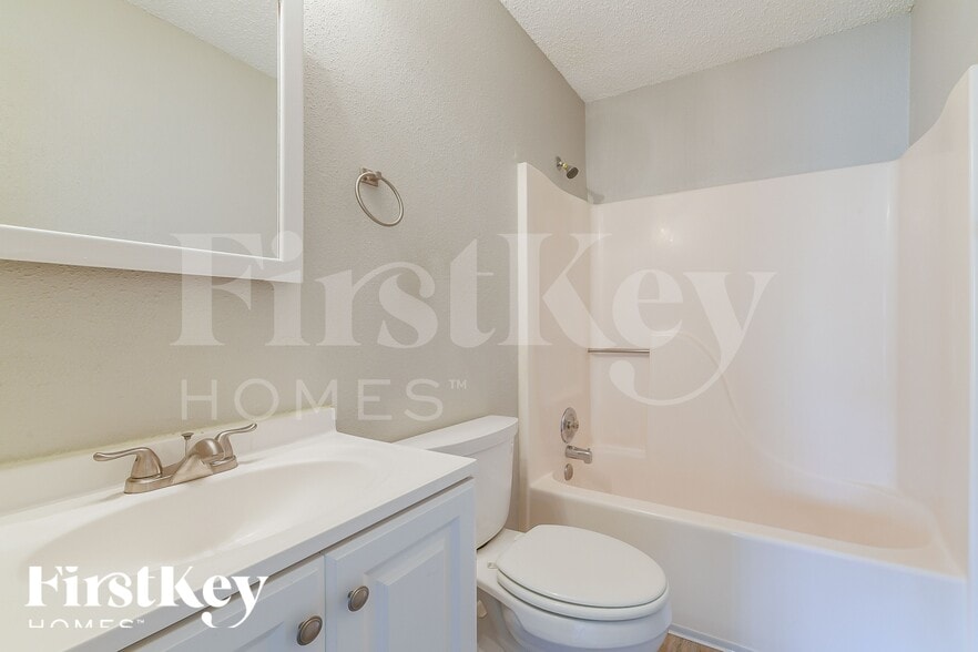 Building Photo - 13630 Alon Ln