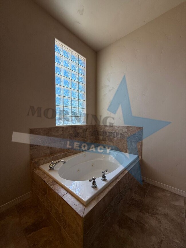 Building Photo - 3 Bedroom Energy-Efficient Home with Expansive Yard & Workshop!