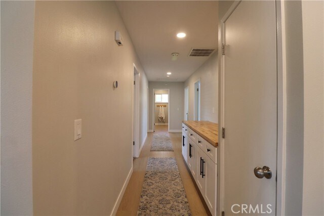 Building Photo - 586 Poppy Ln
