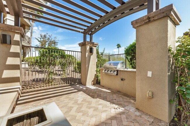 Building Photo - 7601 E Indian Bend Rd