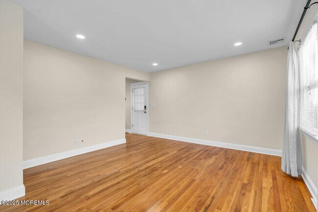 Building Photo - 20 Starboard St