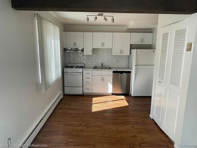 Building Photo - 620 E Lincoln Ave