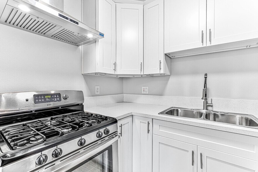 Building Photo - 1826 Cerritos Ave