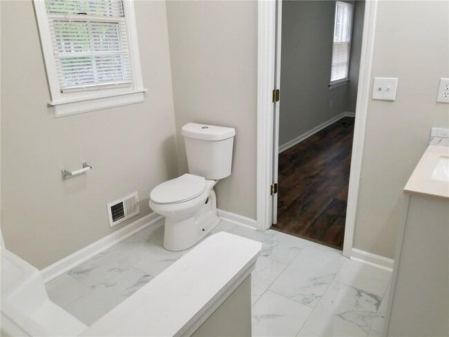 Building Photo - 4006 Evelyn Dr