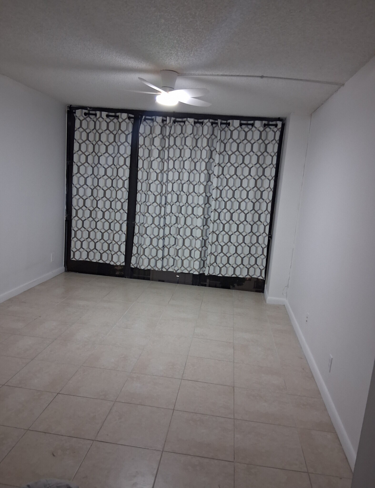 Building Photo - 17021 N Bay Rd