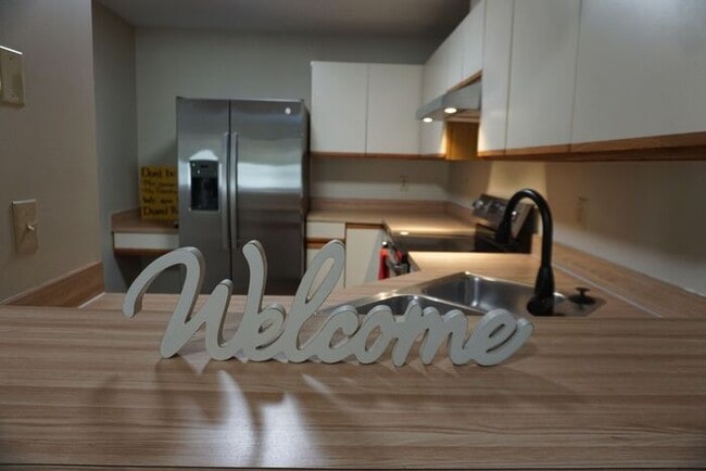 Building Photo - 3/2 Single Story Duplex with Garage