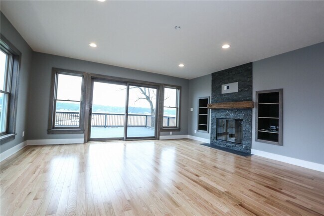 Building Photo - 1370 Bay Shore Blvd