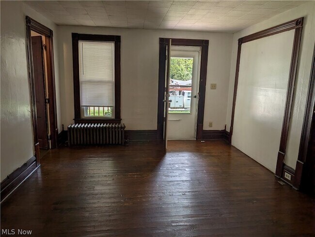 Building Photo - 339 Harris St