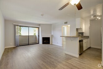 Building Photo - Bakman Apartments