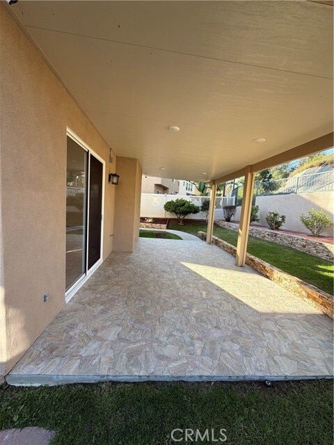 Building Photo - 17 Pastora