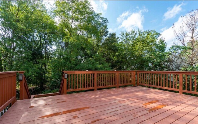 Building Photo - 16965 Monmouth Ct