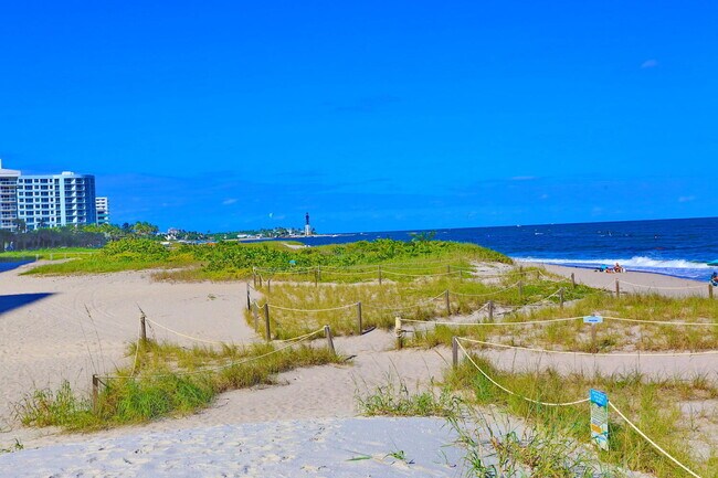 Building Photo - 1009 N Ocean Blvd