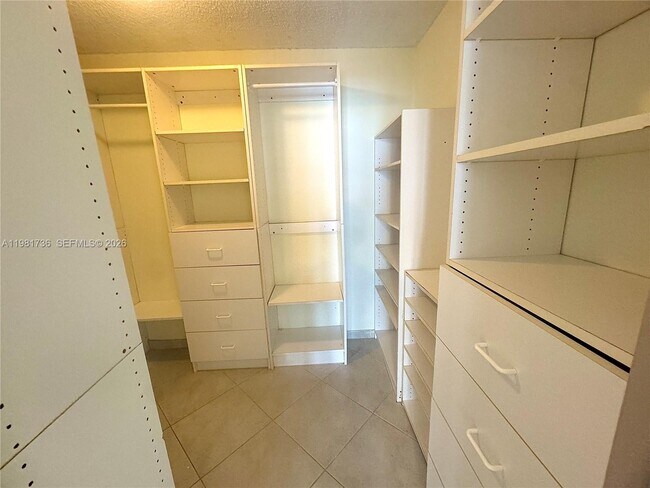 Building Photo - 2049 S Ocean Dr