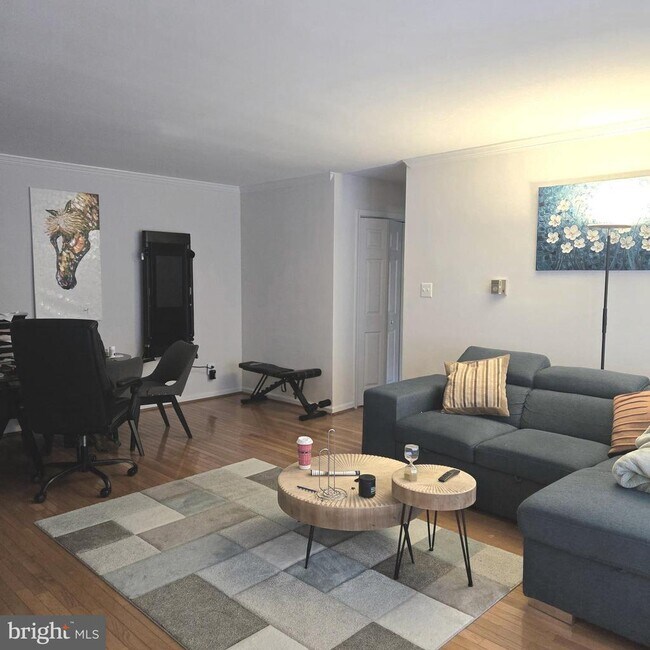 Building Photo - 3336 Spring Ln