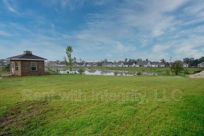 Building Photo - 165 Benoit Cir