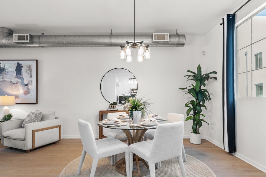 Building Photo - 5350 Playa Vista Dr