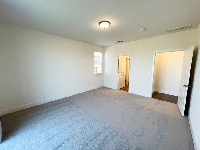 Building Photo - Well maintained 4-bedroom, 2-bathroom home...