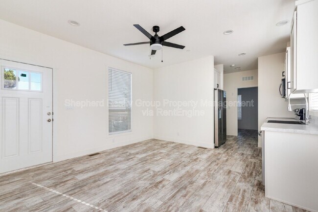 Building Photo - 15914 Dauchy Ave