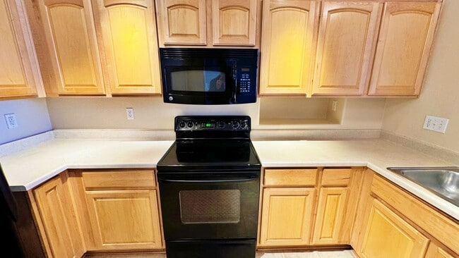 Building Photo - Fantastic NEWER Paint NEWER Carpet 2 Bed 2...