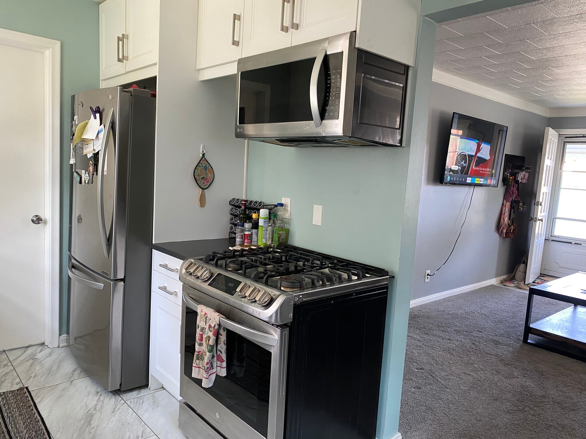 Kitchen - 528 E Cambourne St