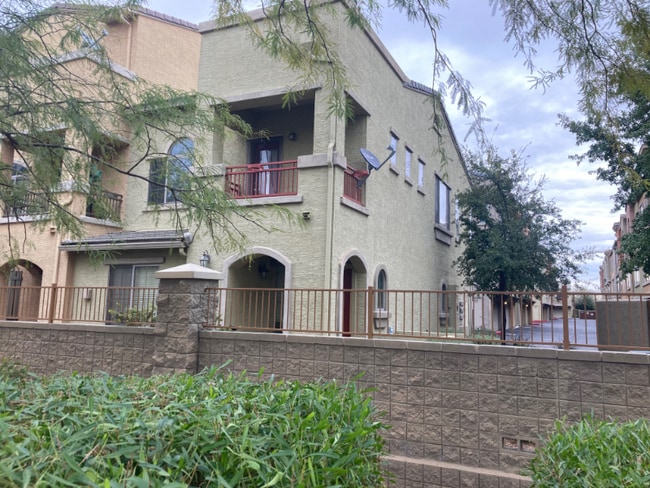 Building Photo - 16825 N 14th St