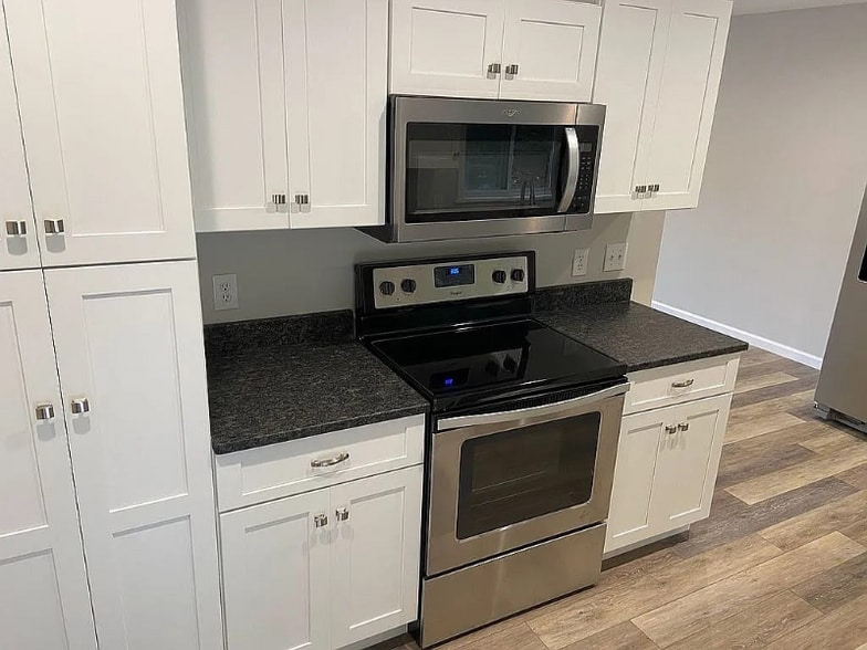 Building Photo - 107 Pebblebrook St