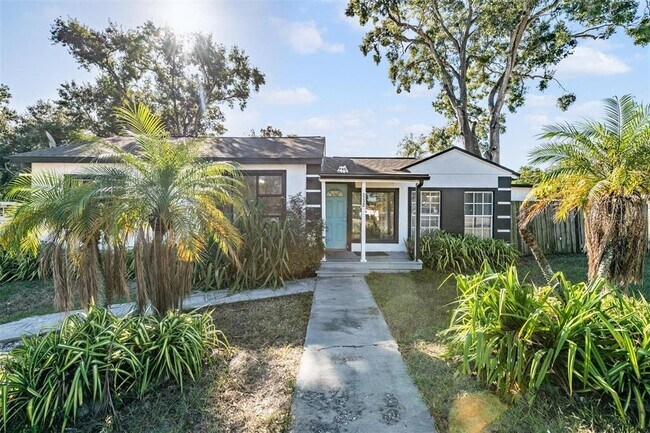 Building Photo - 2220 W Ohio Ave