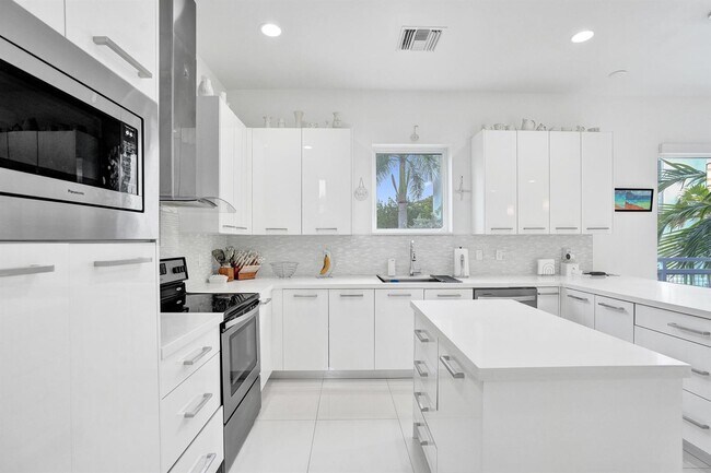 Building Photo - North Ocean Boulevard, Pompano Beach, FL 33062 - 4 BR 3.5 BA townhouse