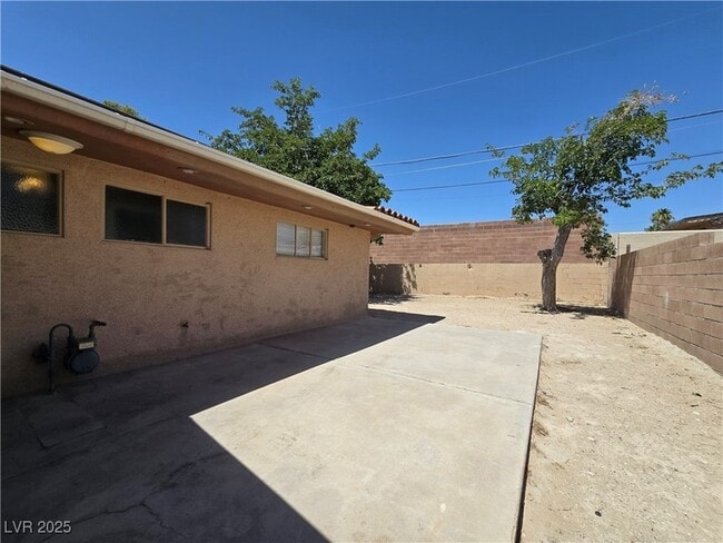 Building Photo - 713 N 18th St