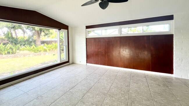 Building Photo - AVAILABLE NOW! 3 BED/2 BATH HOME IN KAILUA W/2 CAR CARPORT, YARD, POOL AND CLOSE TO BEACH!!