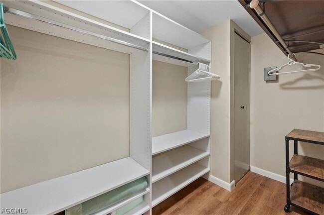 Building Photo - 15075 Parkside Dr