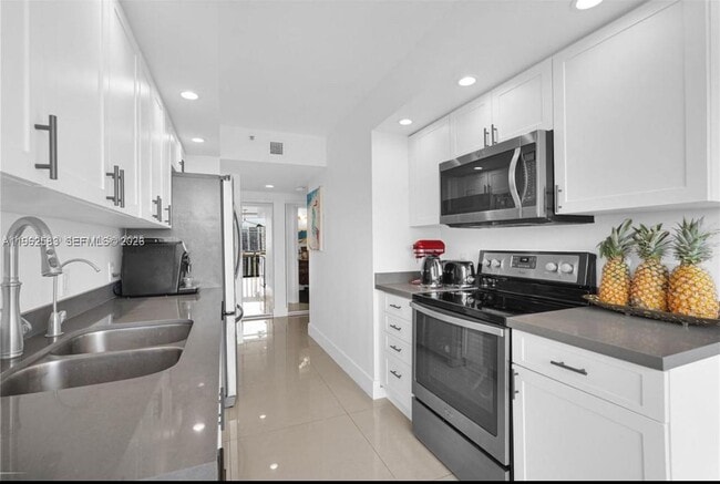 Building Photo - 1000 W Island Blvd