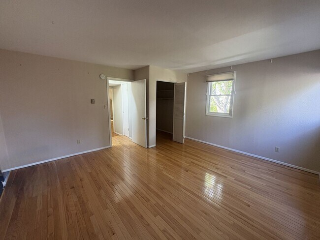 Building Photo - 531 Arapahoe Ave
