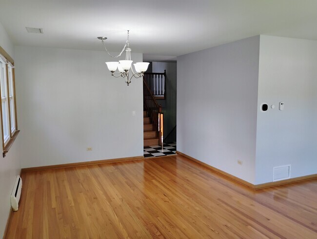 Building Photo - 904 S Edward St