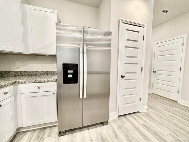 Building Photo - 8630 Meadow Flower Ln