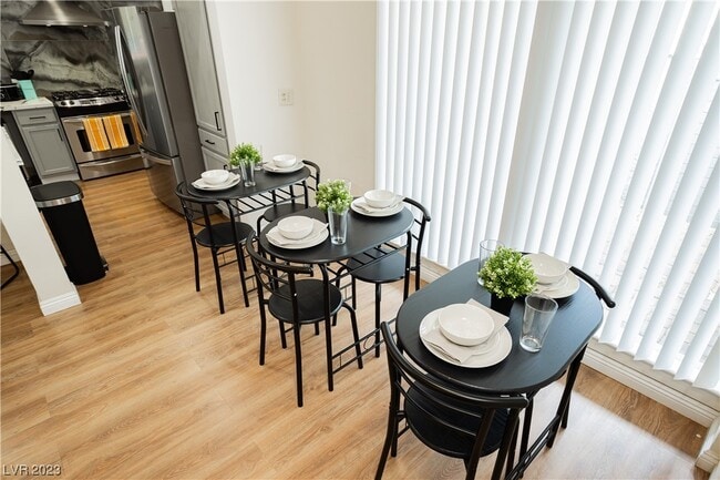 Building Photo - 2205 Santa Paula Dr