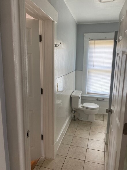 Bathroom - 426 E Maumee St