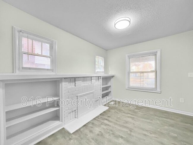 Building Photo - 2231 E 68th St